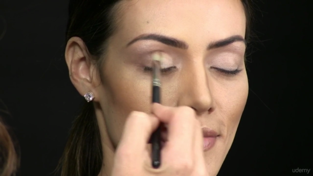 Become a Professional Makeup Artist for Film and Television - Screenshot_03