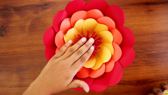 Learn How to Make Simple Giant Paper Flower Decoration - Screenshot_03